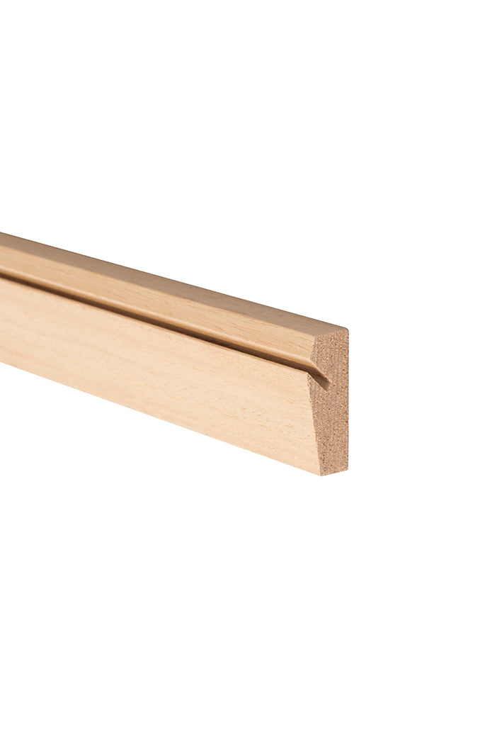 STAS Riva, einfache Befestigung mit geeigneten Klebstoffen. Perfekte Galerieschiene aus Ayous-Holz.
