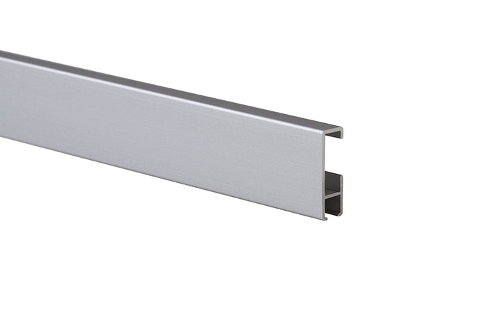 STAS Cliprail 200 cm mit Schienenclips, perfektes Bildaufhängesystem.