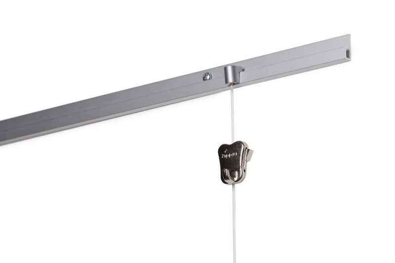 STAS J-Rail 300 cm: Robustes Schienensystem für hochwertige Ausstellungen.