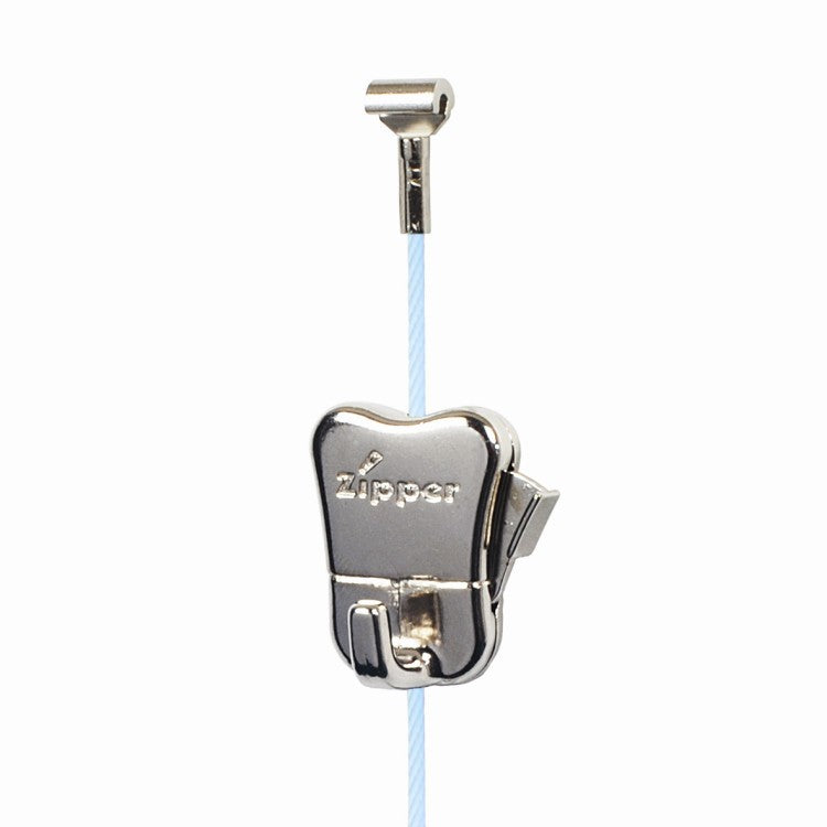 Zipper STAS: Patentierte Sicherheit für Wanddekoration.
